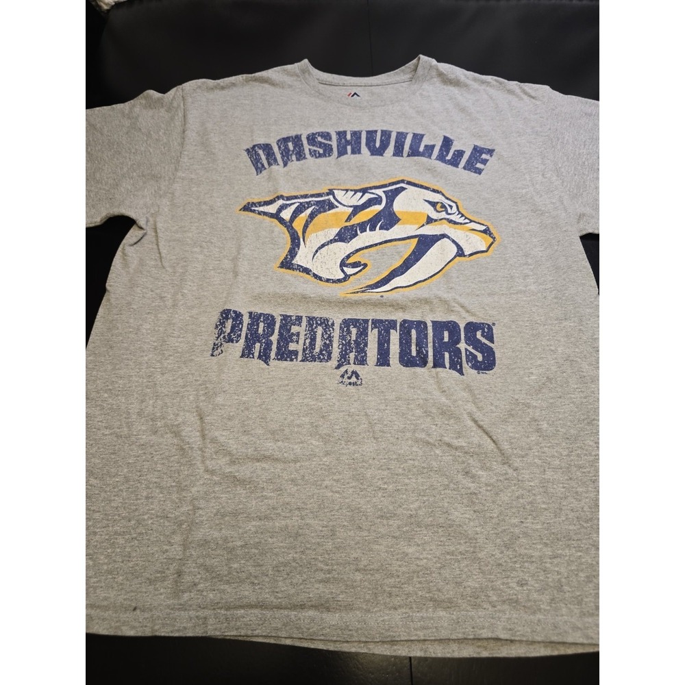 Majestic Nashville Predators NHL T-Shirt Men's XL Gray Distressed Logo‎ Hockey